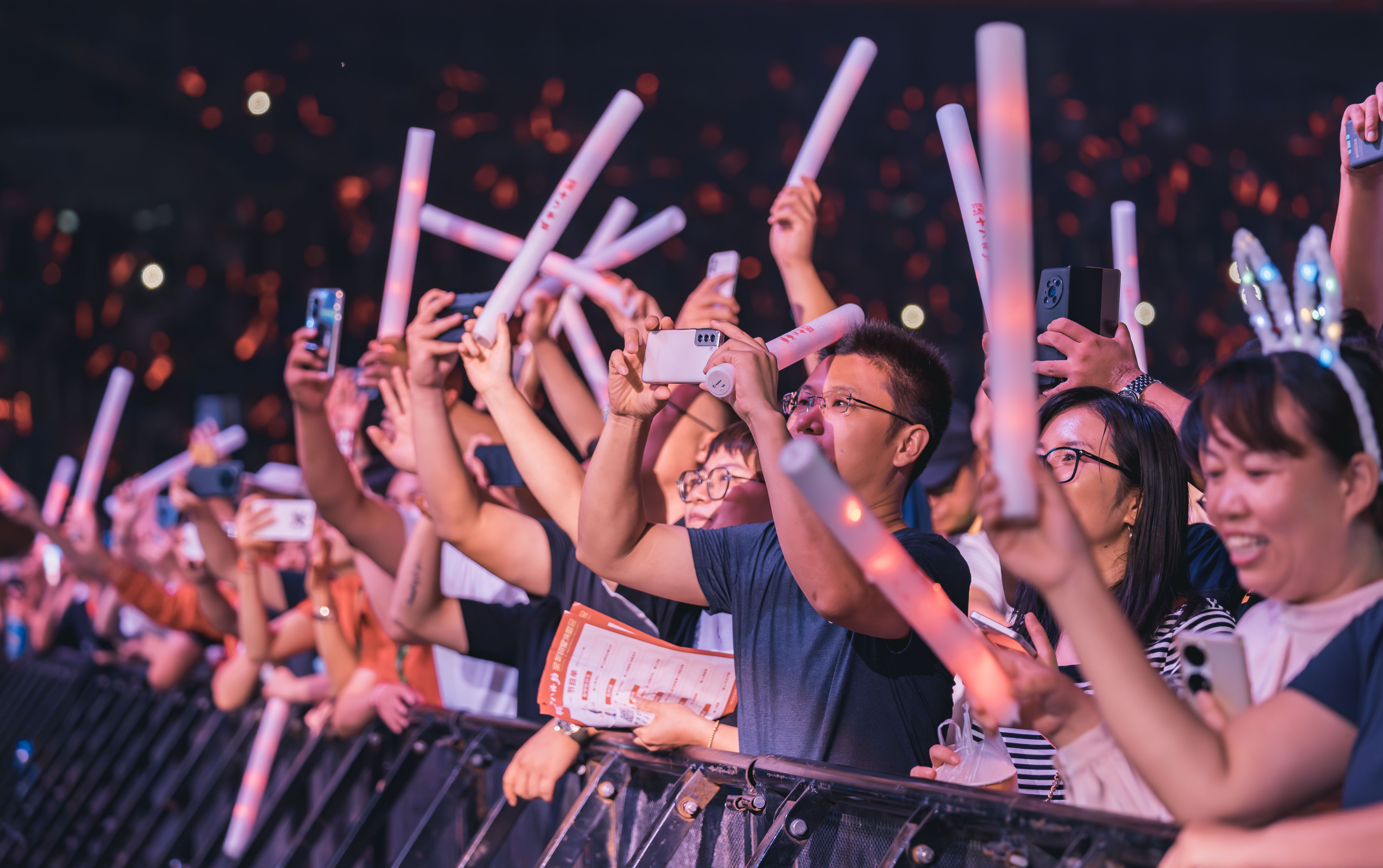 穆雷重返赛场，锐不可当首场状态出色，MAD观众沸腾！